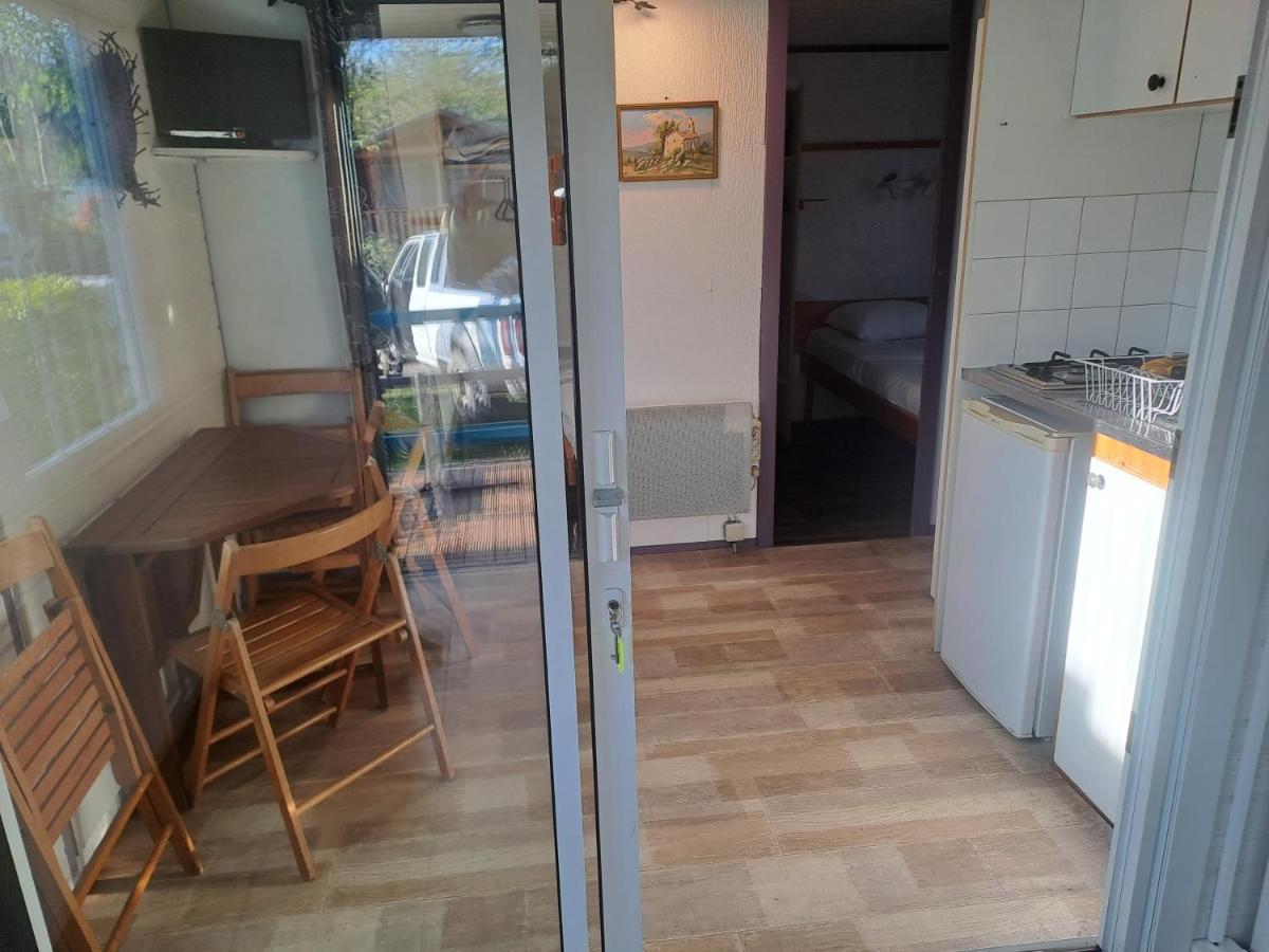 Отель Chalet Pour 5 Personnes Equipe Sur Emplacement Privatif Dans Camping 4 Etoiles Appartenant Et Gere Par Un Particulier Фуа Экстерьер фото
