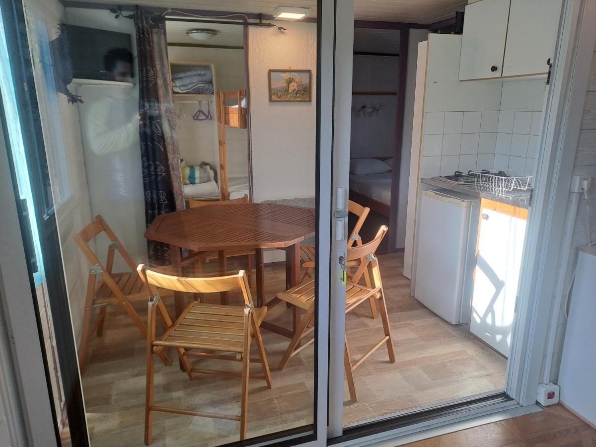 Отель Chalet Pour 5 Personnes Equipe Sur Emplacement Privatif Dans Camping 4 Etoiles Appartenant Et Gere Par Un Particulier Фуа Экстерьер фото