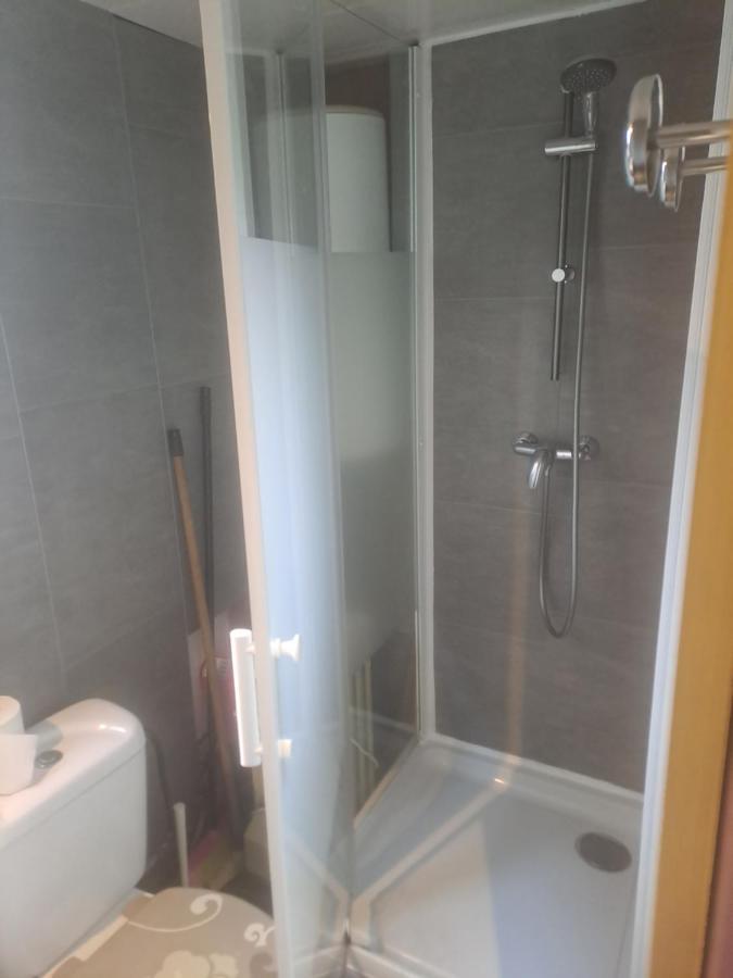 Отель Chalet Pour 5 Personnes Equipe Sur Emplacement Privatif Dans Camping 4 Etoiles Appartenant Et Gere Par Un Particulier Фуа Экстерьер фото