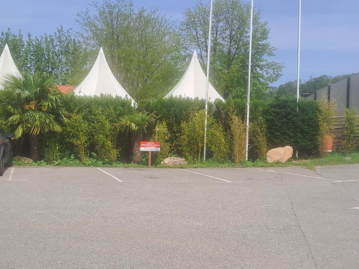 Отель Chalet Pour 5 Personnes Equipe Sur Emplacement Privatif Dans Camping 4 Etoiles Appartenant Et Gere Par Un Particulier Фуа Экстерьер фото